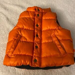 $10 2/15 Old navy orange baby puffer vest 12-18m 0151 JBF k3